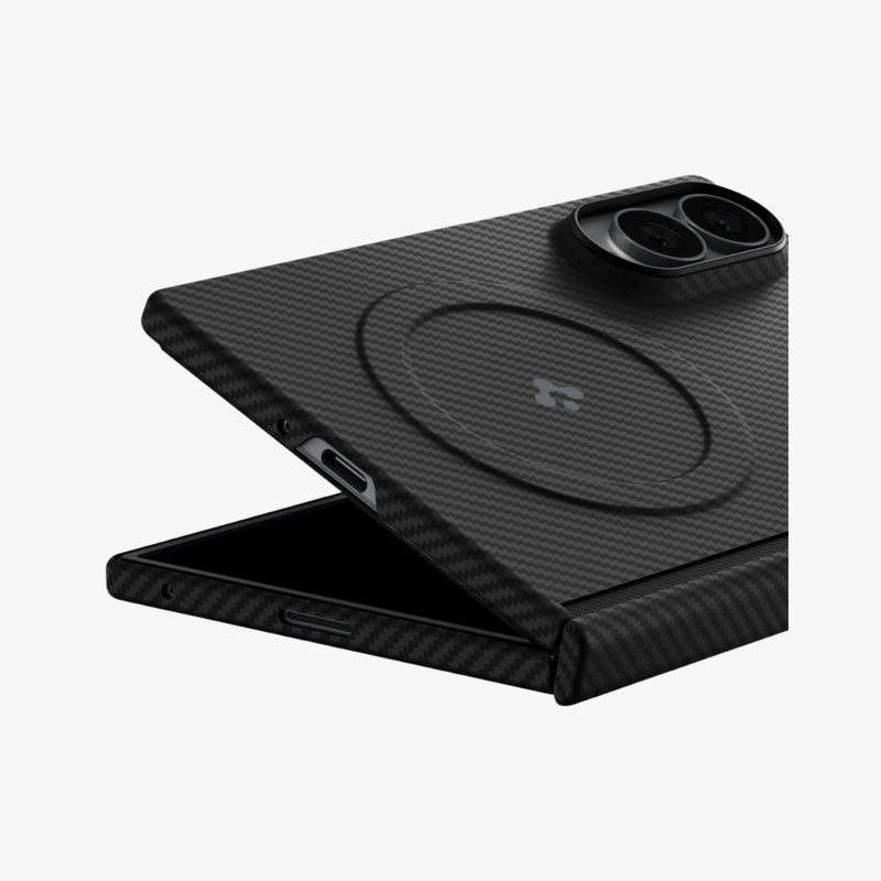 Spigen AirSkin Aramid ქეისი Galaxy Z Fold 8 კარბონის ვიზუალით