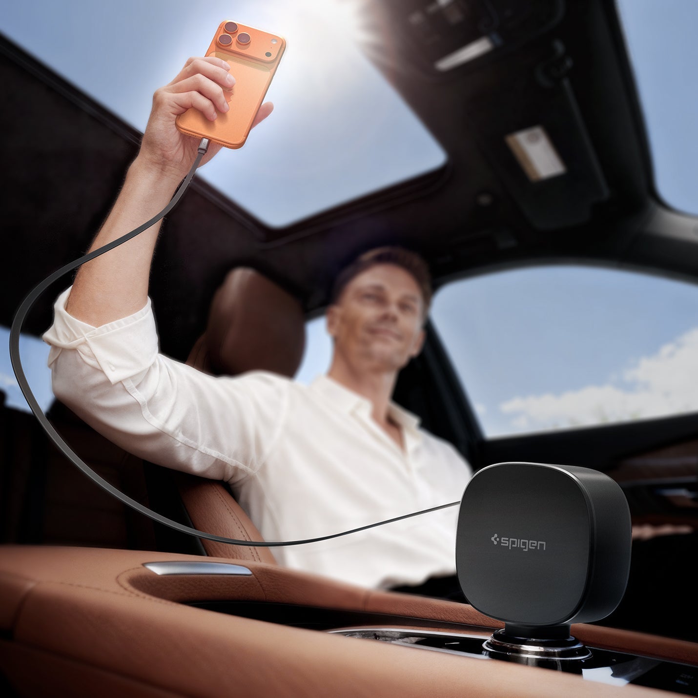 Spigen EV603BT მანქანის დამტენი ჩაშენებული კაბელით